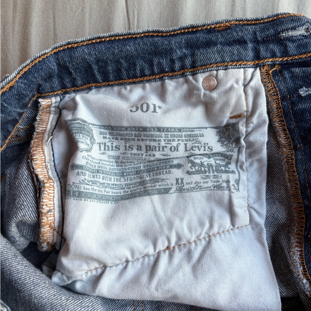 Levi's Classic 501 Jean Shorts - Picture 3 of 3